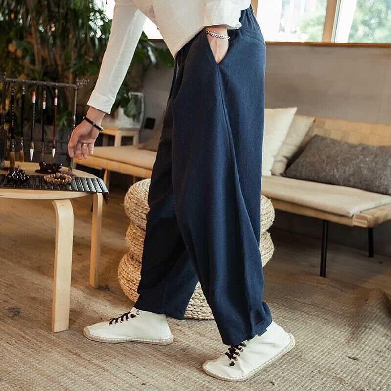 Große, dicke Hose mit weitem Bein im chinesischen Stil