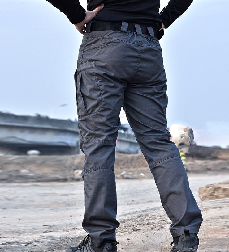 Taktische Outdoorhose mit mehreren Beinen