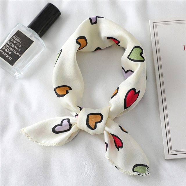 Schöner kleiner Seidenschal mit Herz-Print für Haargummi Damen Quadratischer Halsschal Foulard Damentasche Dünnes Band Halstuch Bandana