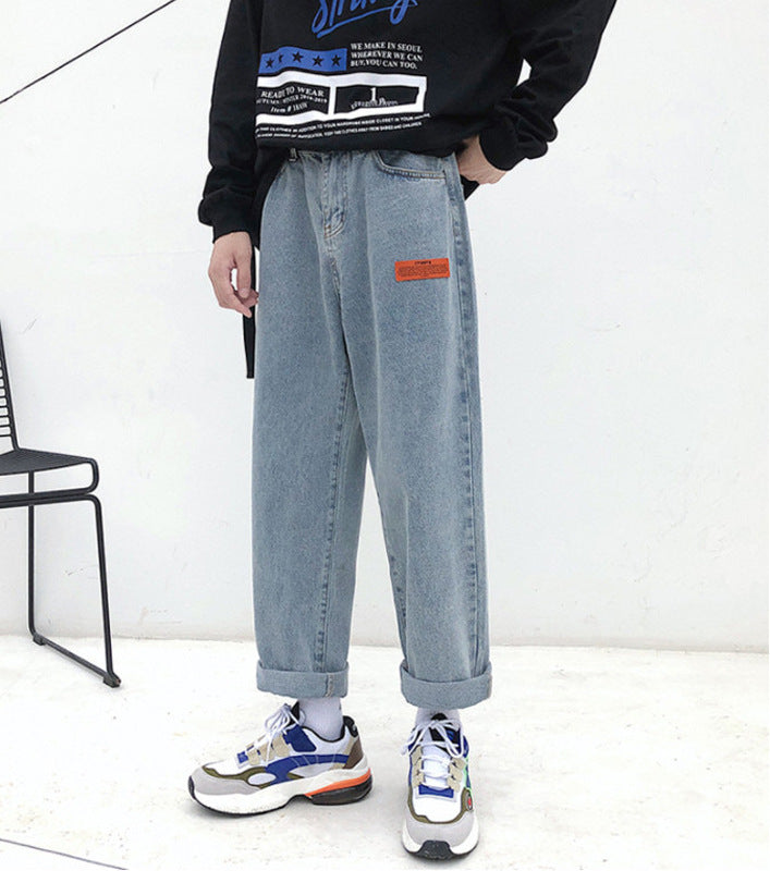 Lockere Jeanshose mit geradem Bein und weitem Bein