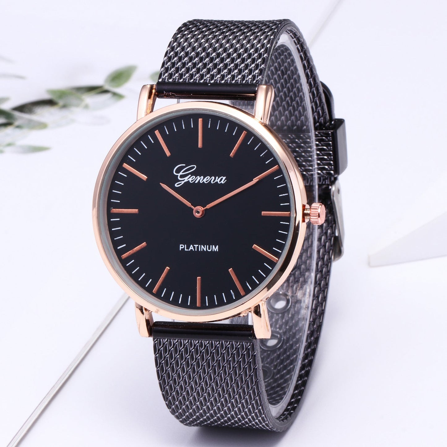 Damenuhr mit Mesh-Armband