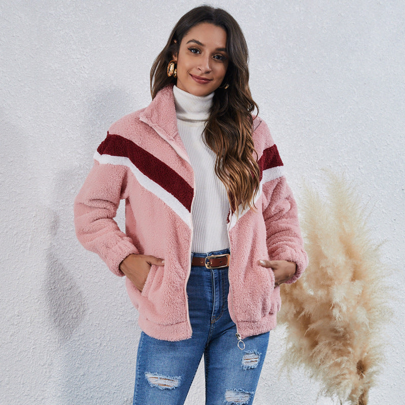 Plüschjacke mit Stehkragen, gestreiften Nähten, Reißverschlusstaschen