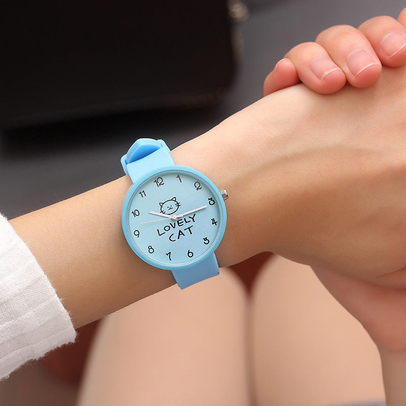 Modische Damen-Armbanduhr mit kleinem Zifferblatt und dünnem Riemen
