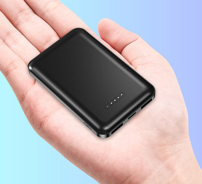 Powerbank zum kabellosen Aufladen von Mobiltelefonen