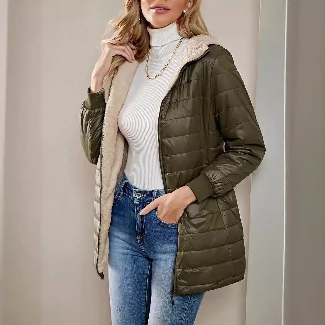 Mittellange, lockere, gesteppte Baumwolljacke mit Kapuze und Fleecefutter