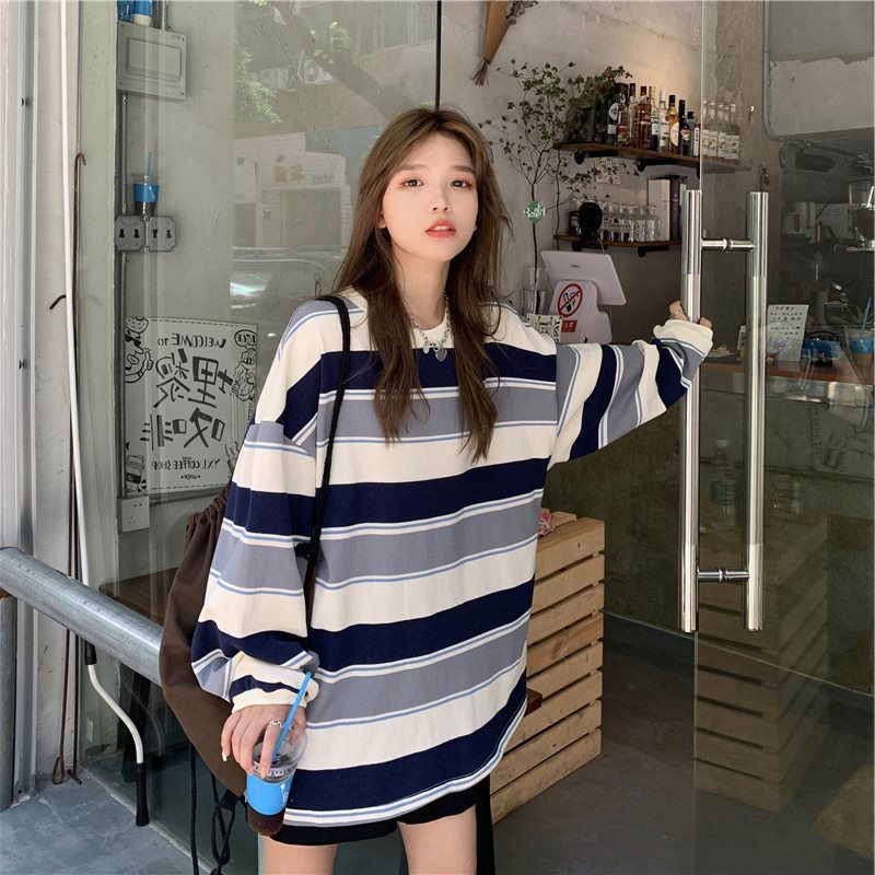 Lockeres gestreiftes Sweatshirt