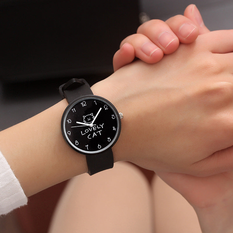Modische Damen-Armbanduhr mit kleinem Zifferblatt und dünnem Riemen