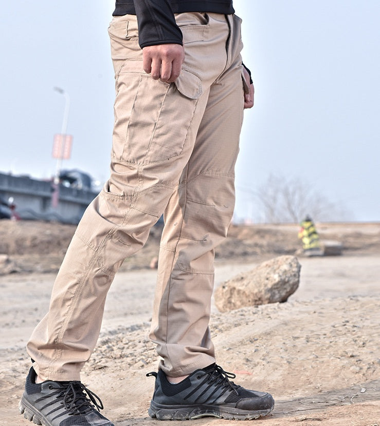 Taktische Outdoorhose mit mehreren Beinen