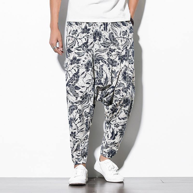 Der Slacks-Trend für Männer mit Slacks in Hosenträgern