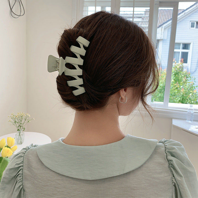 Große, mattierte Haarspange Simplicity Grip für Damen