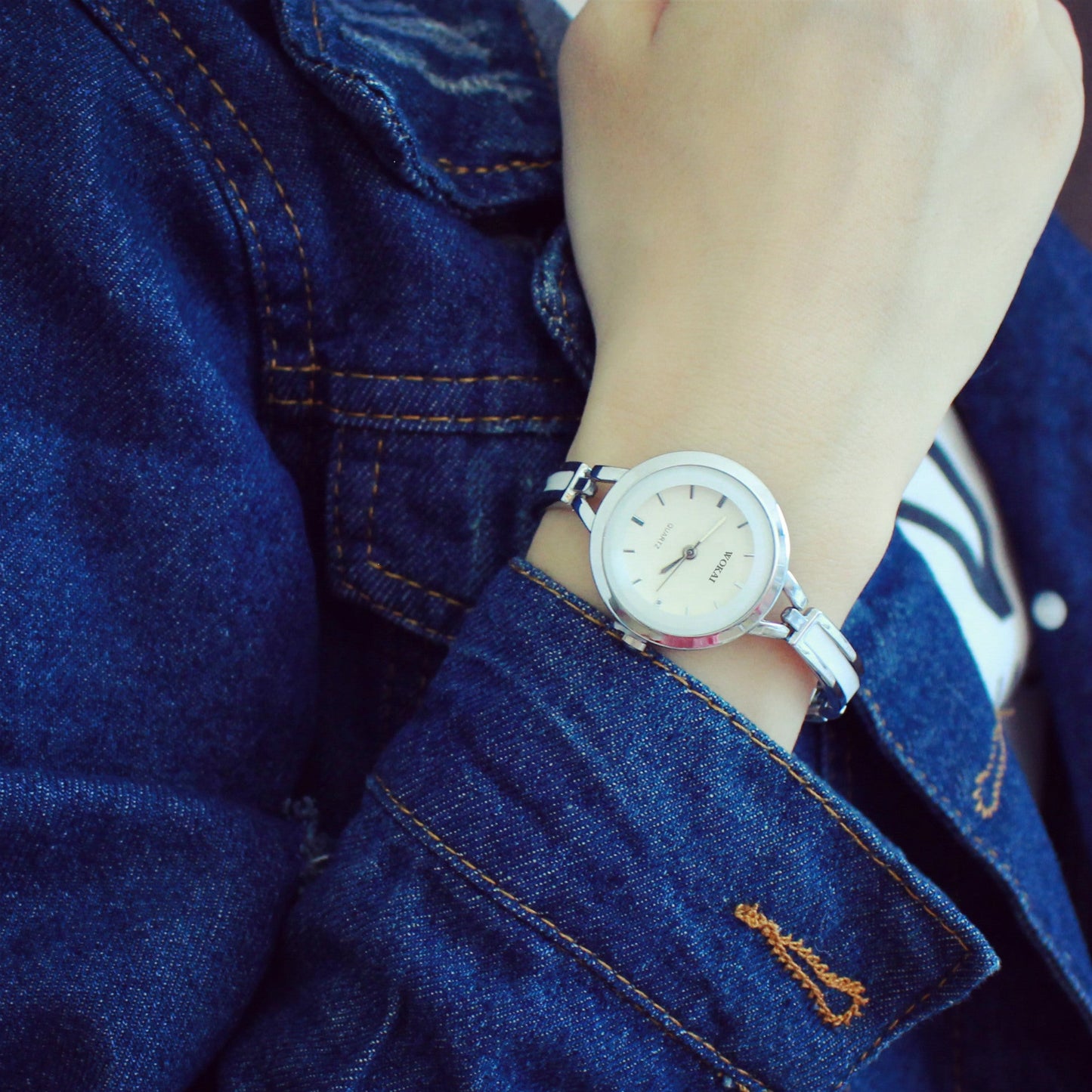Trendige Uhr mit Stahlarmband