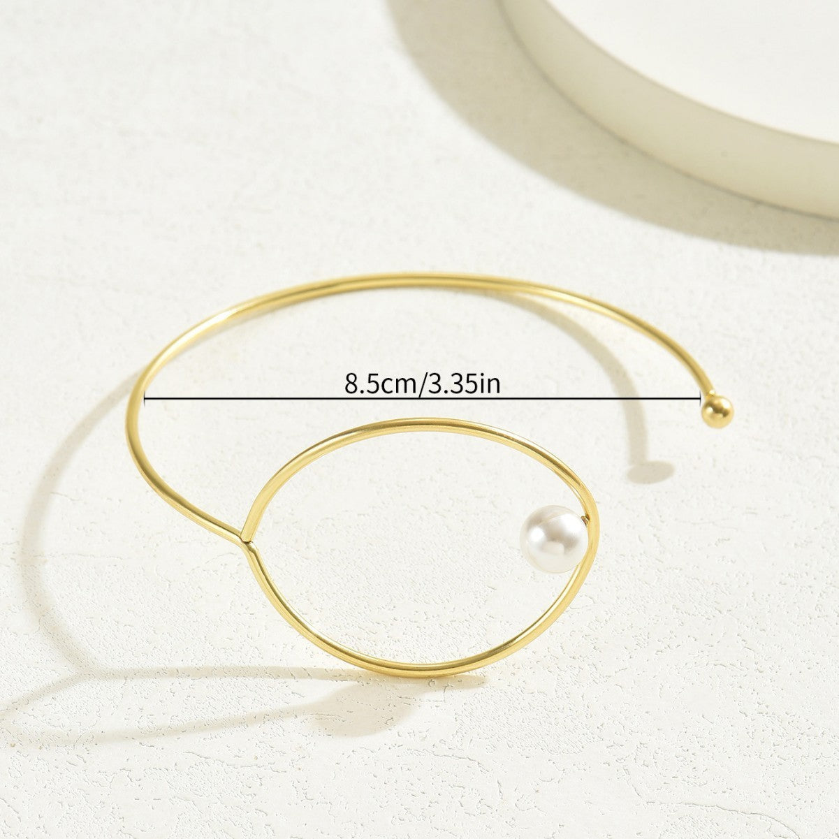Geometrisches, rundes Armband mit Nischeneinlage für Damen
