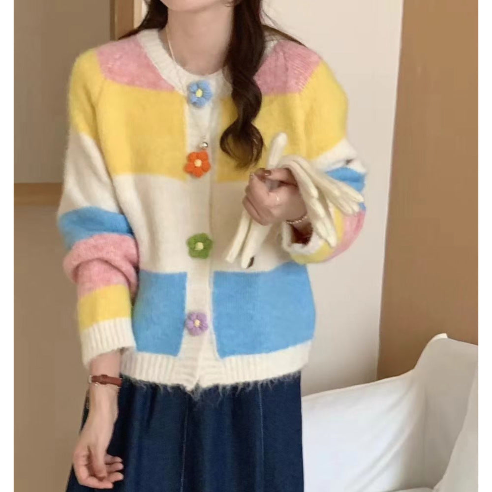 Strickjacke mit Regenbogenstreifen und Blumenschnalle für Damen