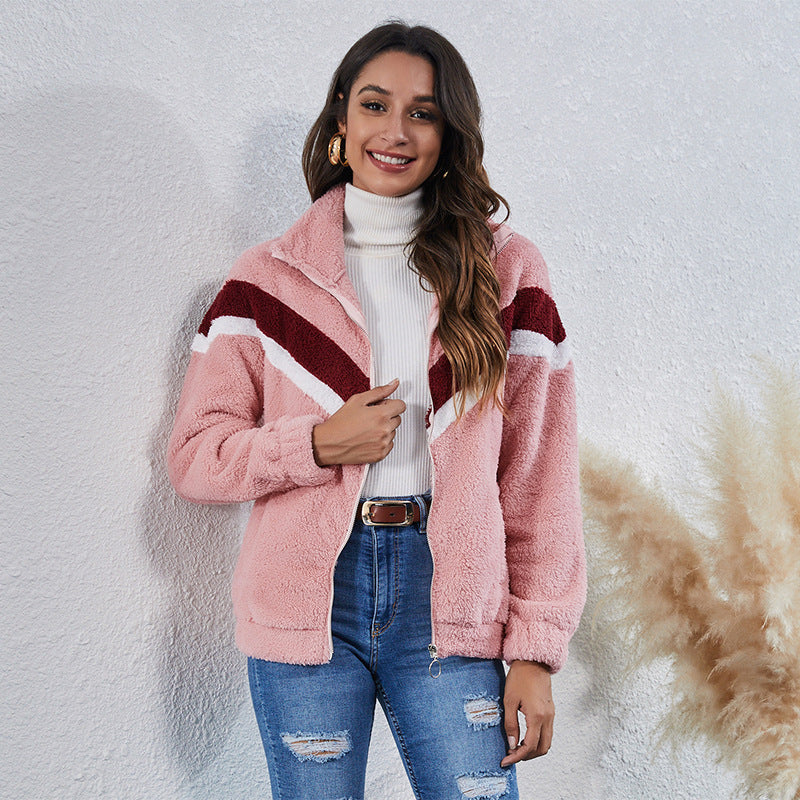 Plüschjacke mit Stehkragen, gestreiften Nähten, Reißverschlusstaschen