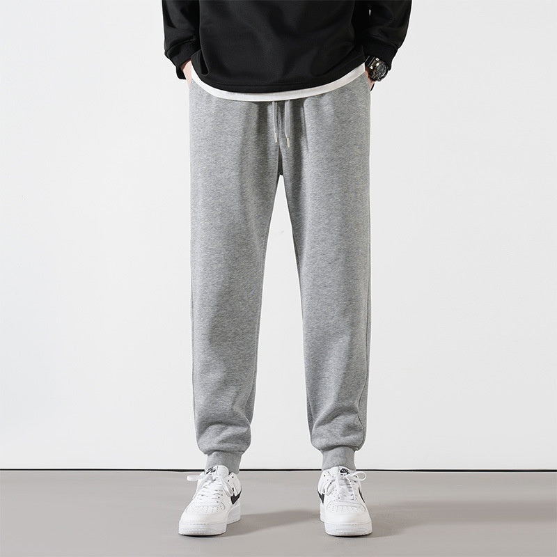 Knöchellange gestrickte Herren Sport- und Freizeithose mit Schnürung