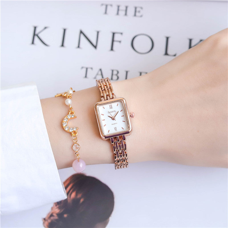 Kleine und exquisite Armbanduhr für Damen