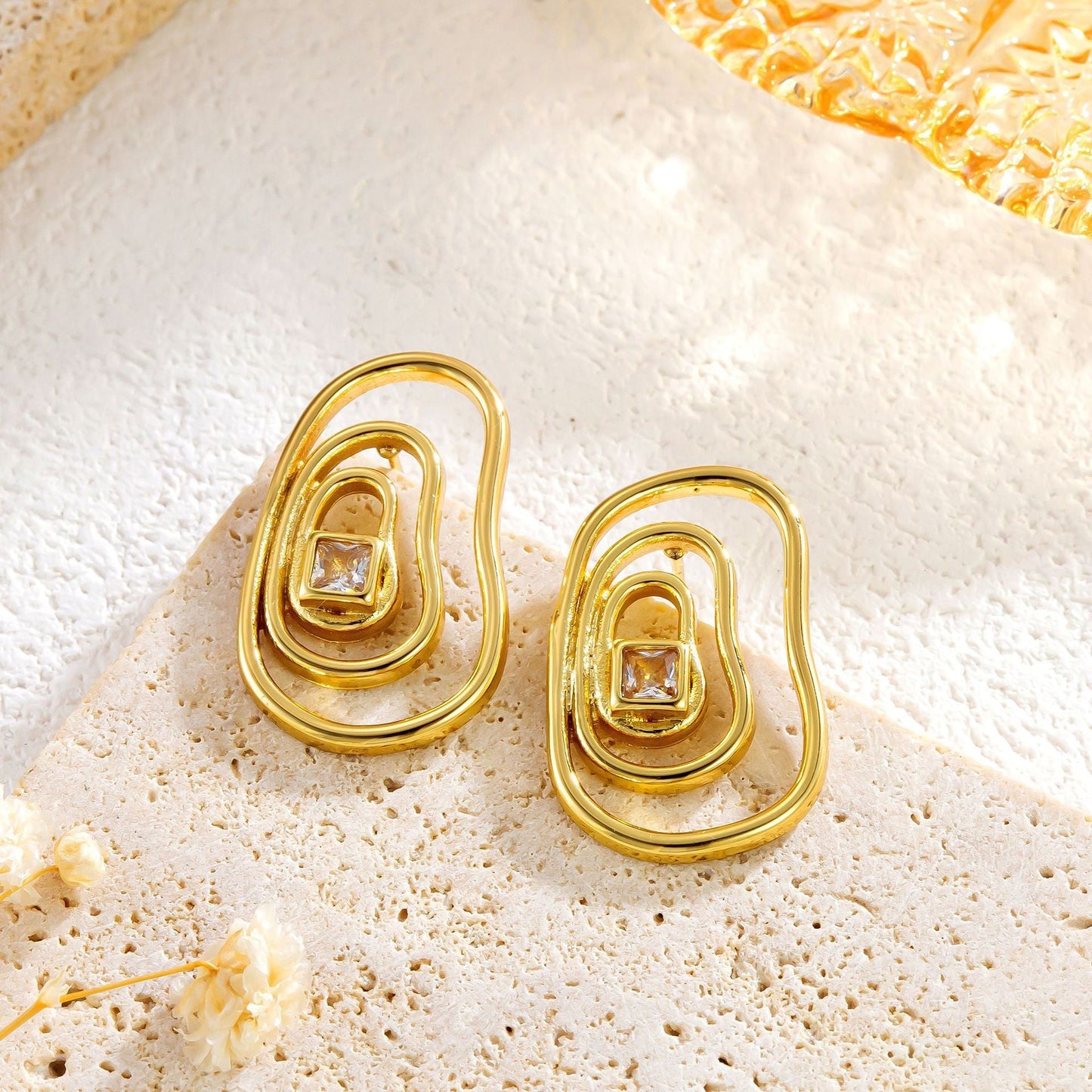 Wirbelförmige ovale Diamant-Ohrstecker