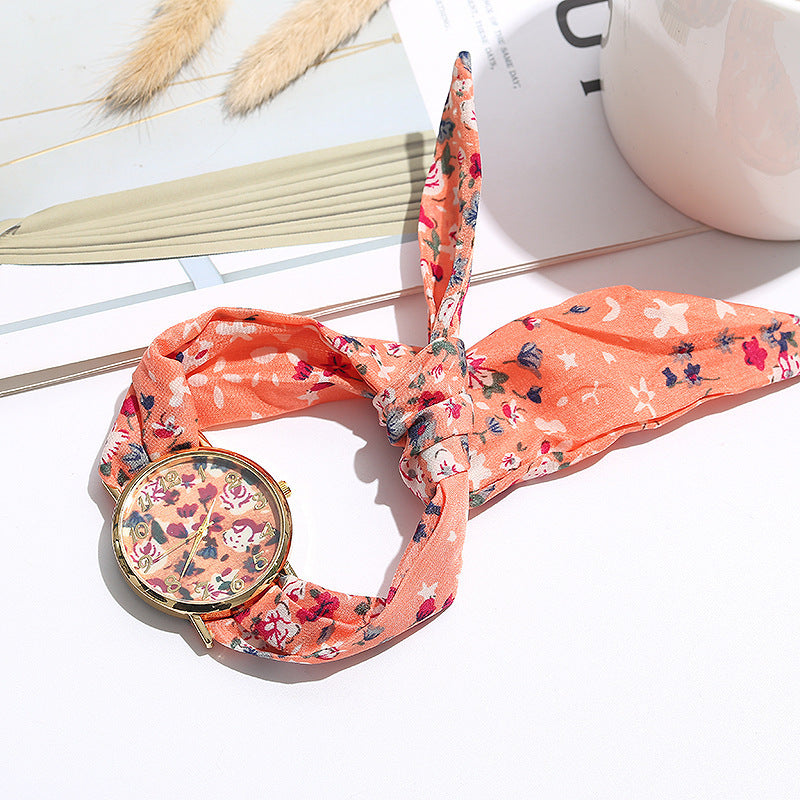 Damen-Armbanduhr mit Blumenmuster