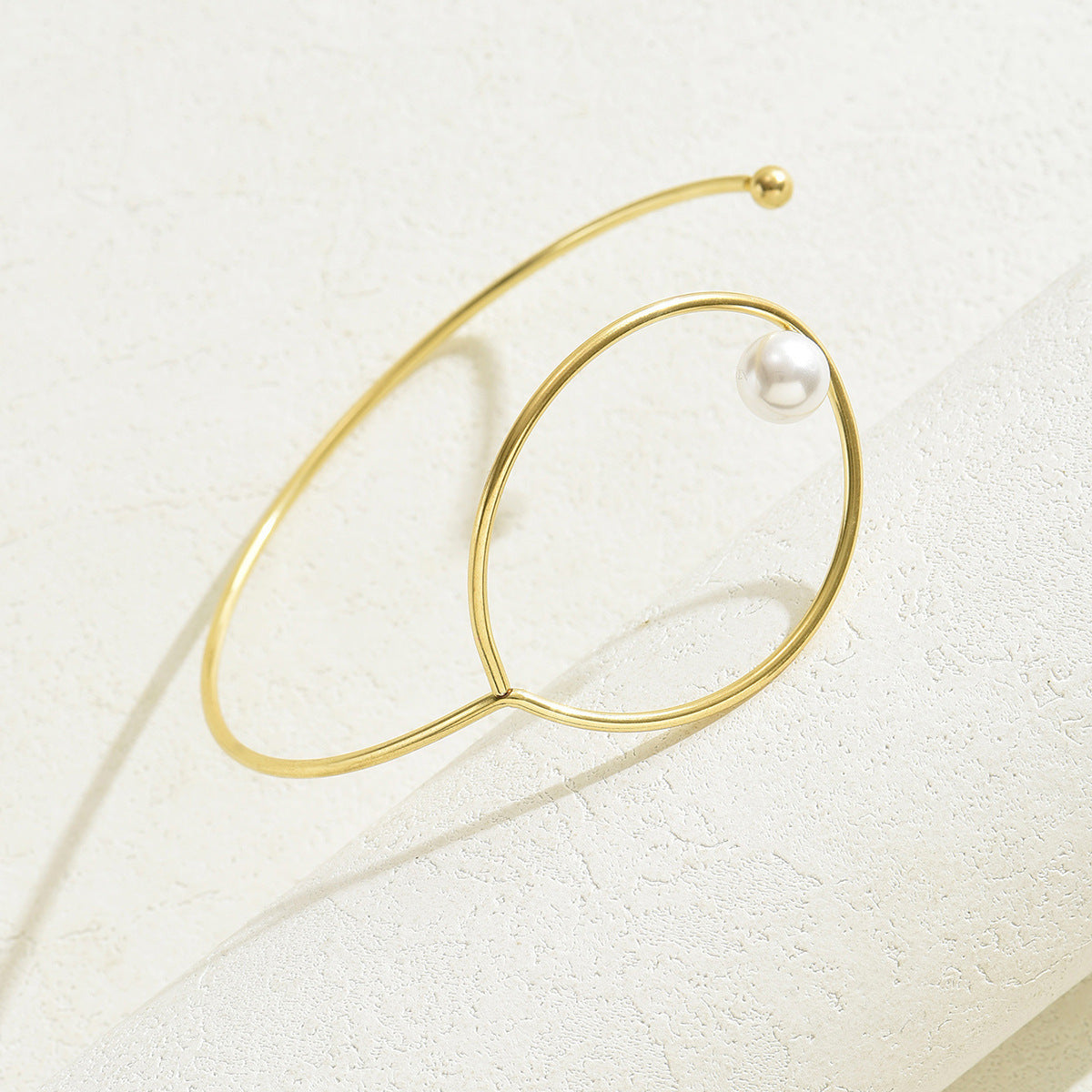 Geometrisches, rundes Armband mit Nischeneinlage für Damen