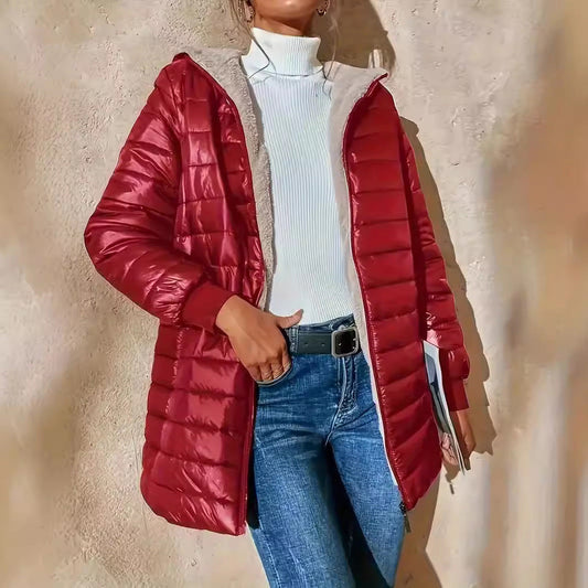 Mittellange, lockere, gesteppte Baumwolljacke mit Kapuze und Fleecefutter