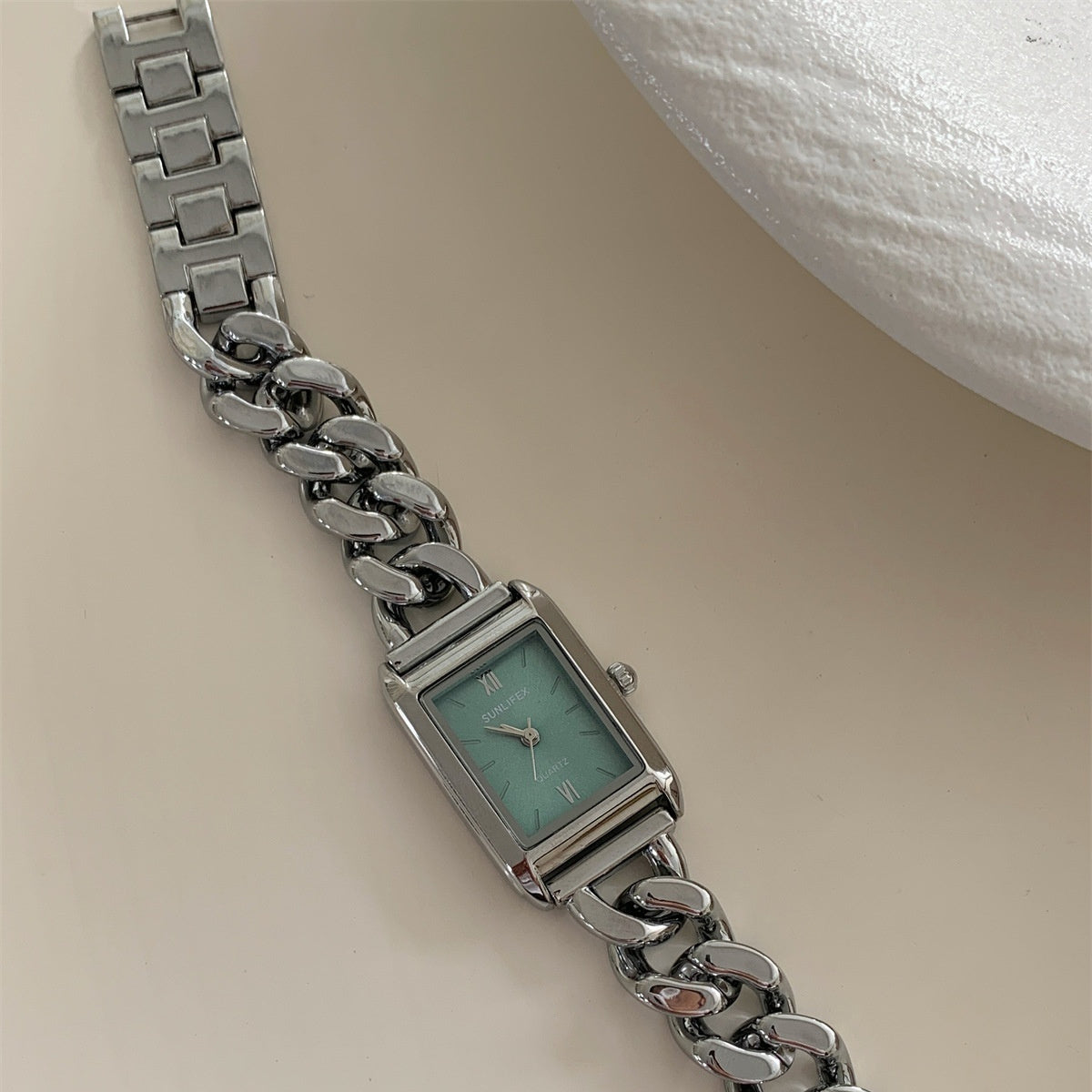 Klassische einfache Design Kette Uhr weibliche