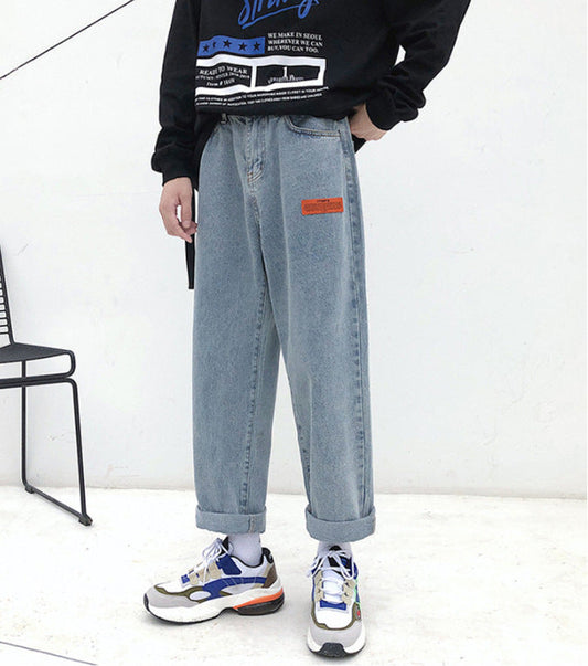 Lockere Jeanshose mit geradem Bein und weitem Bein