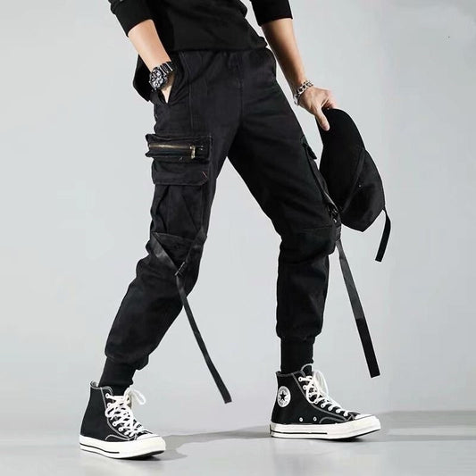 Fallschirmjägerhose mit Luftschlangen und Hüftgürtel mit mehreren Taschen