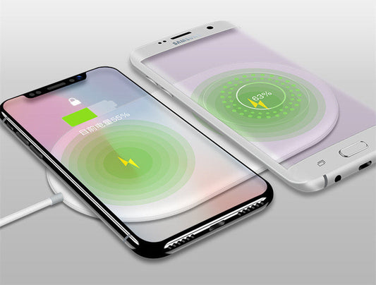Drahtloses Dual-Charge-Ladegerät für Mobiltelefone Unterstützt das schnelle Laden von zwei drahtlosen Mobiltelefonen
