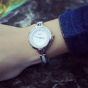 Trendige Uhr mit Stahlarmband