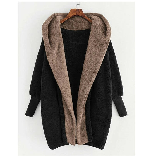 Neue, farblich passende, lockere Strickjacke mit Kapuze