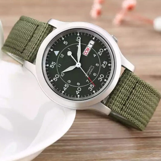 Herren-Quarzuhr mit dreipoligem Nylonarmband und Legierung