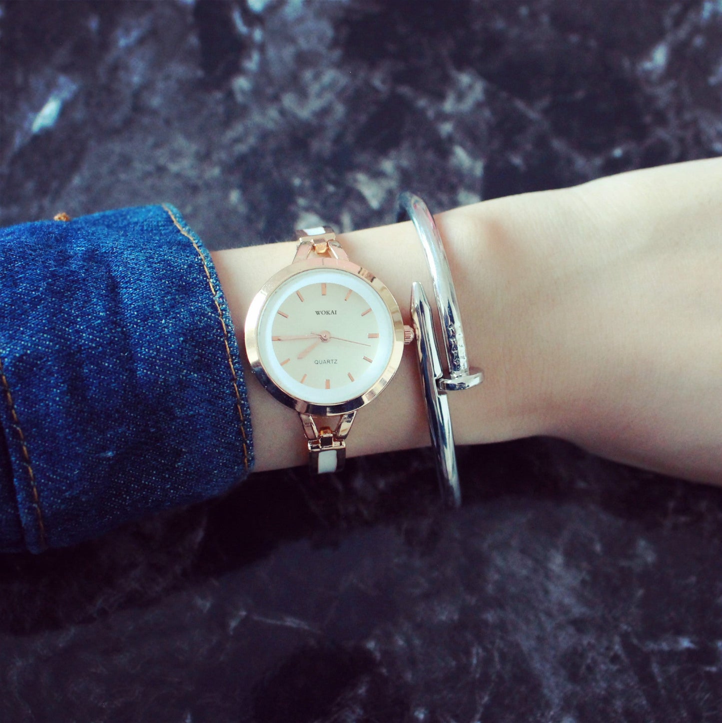 Trendige Uhr mit Stahlarmband