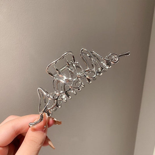 Nischendesign Unregelmäßige Haarspangen aus flüssigem Metall mit weiblichem Haikopf