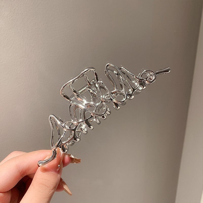 Nischendesign Unregelmäßige Haarspangen aus flüssigem Metall mit weiblichem Haikopf