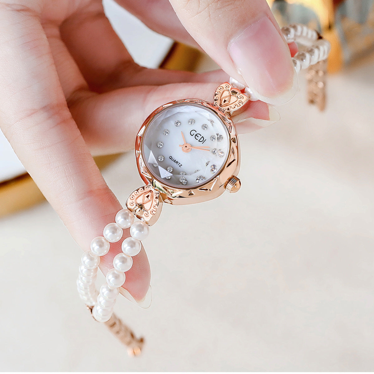 Nischen-Kreative und leicht luxuriöse Armbanduhr mit Perlenarmband für Damen