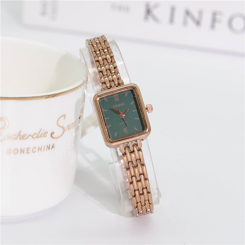 Kleine und exquisite Armbanduhr für Damen