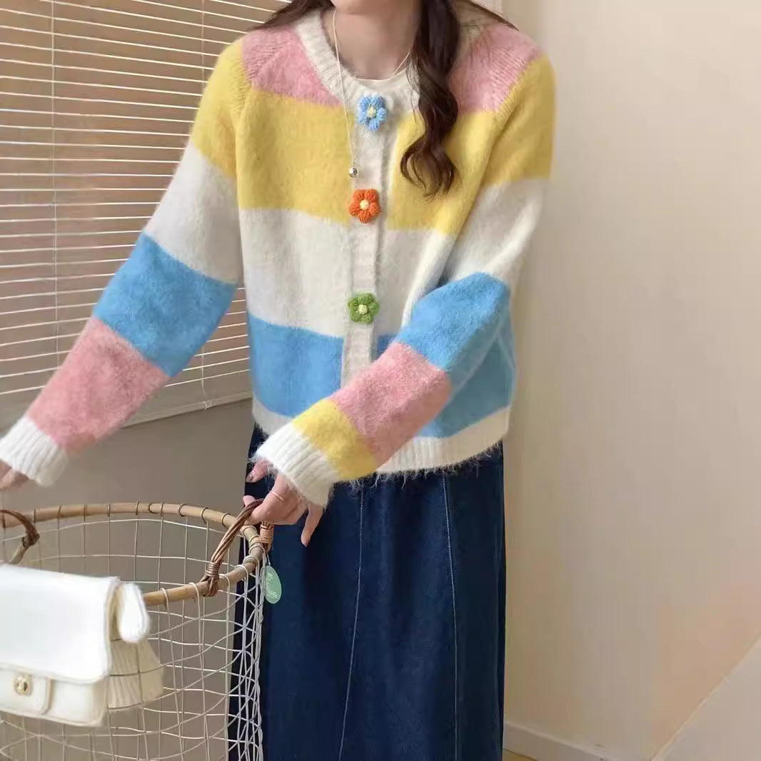 Strickjacke mit Regenbogenstreifen und Blumenschnalle für Damen