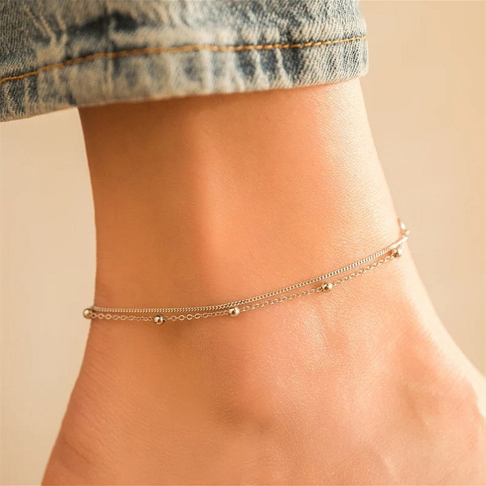 Stilvolles und schlichtes Fußkettchen für Damen mit leichter Luxus-Kupferperle und Doppelschicht-Ornament