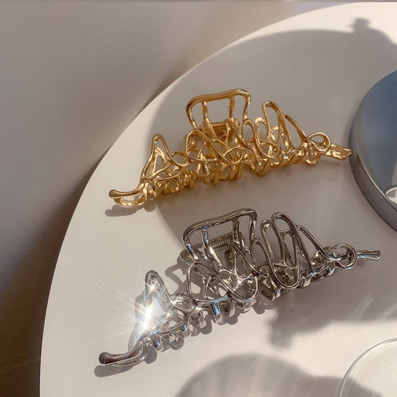 Nischendesign Unregelmäßige Haarspangen aus flüssigem Metall mit weiblichem Haikopf