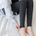 Schlankmachende Leggings aus gestricktem Leinen mit reinem Farbmuster