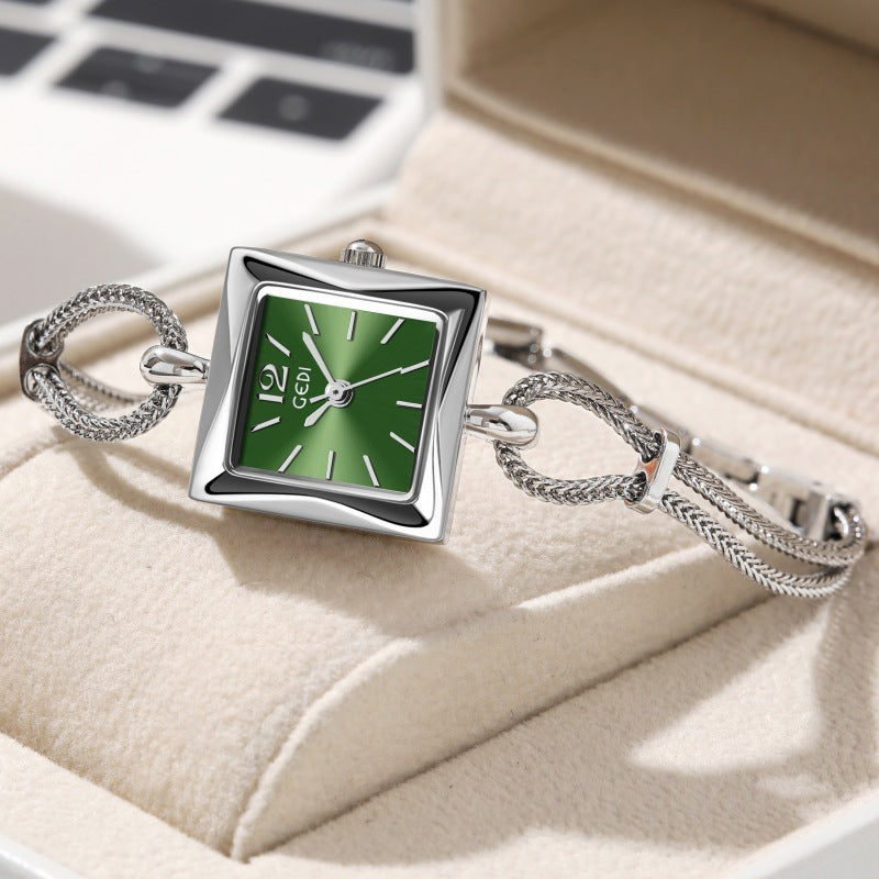 Hochwertige, einfache kleine quadratische Platte Legierung Armband Uhr im antiken Stil